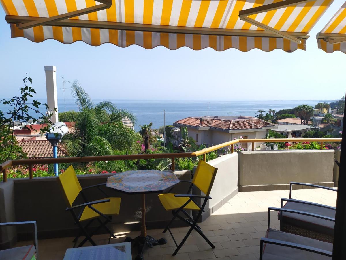 Nero Basalto Azzurro Mare Bed and Breakfast Aci Castello Exteriör bild