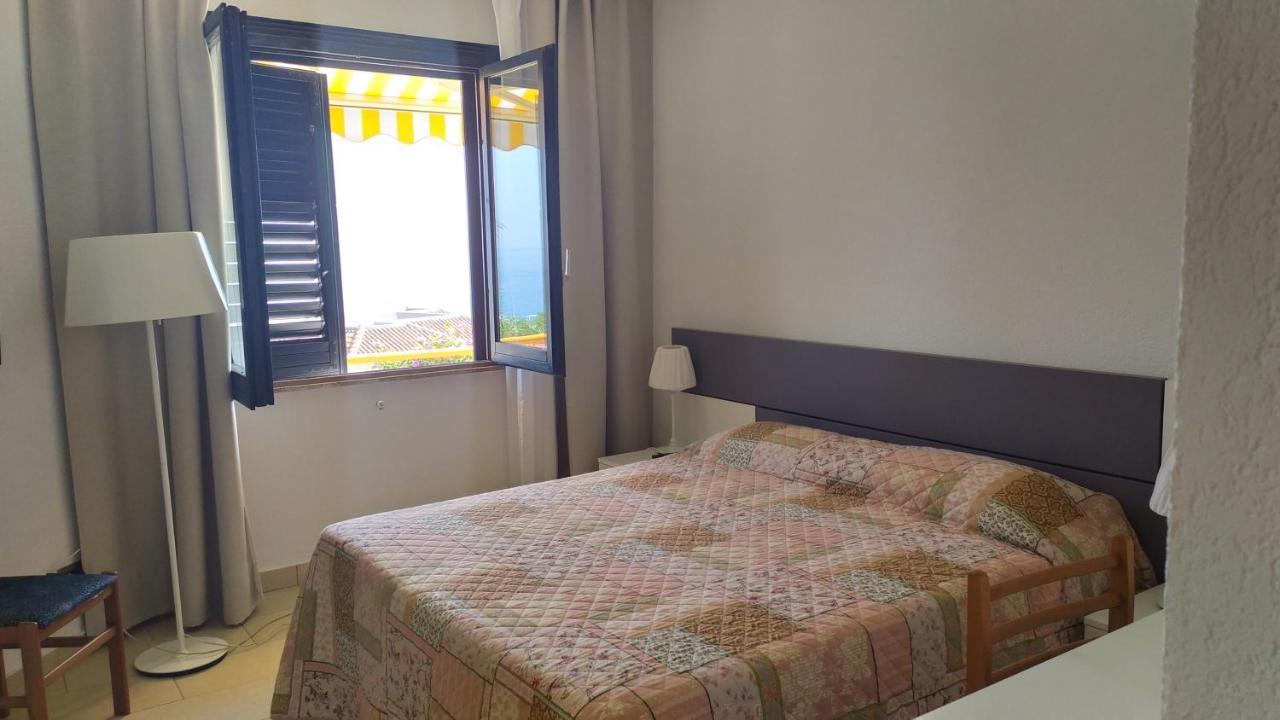 Nero Basalto Azzurro Mare Bed and Breakfast Aci Castello Exteriör bild