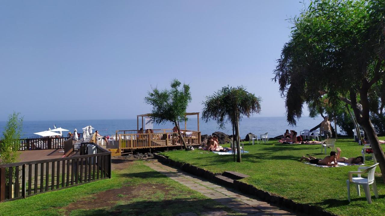 Nero Basalto Azzurro Mare Bed and Breakfast Aci Castello Exteriör bild
