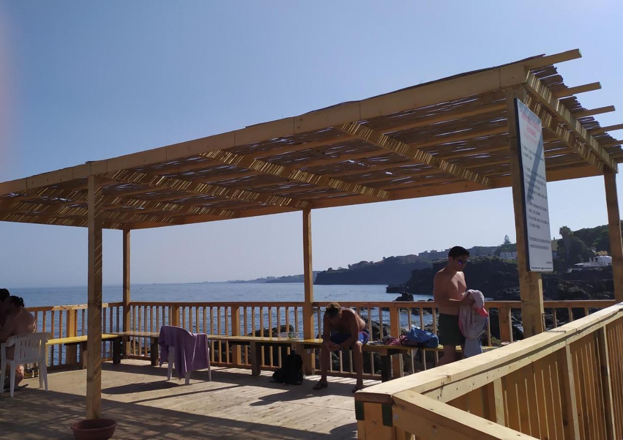 Nero Basalto Azzurro Mare Bed and Breakfast Aci Castello Exteriör bild