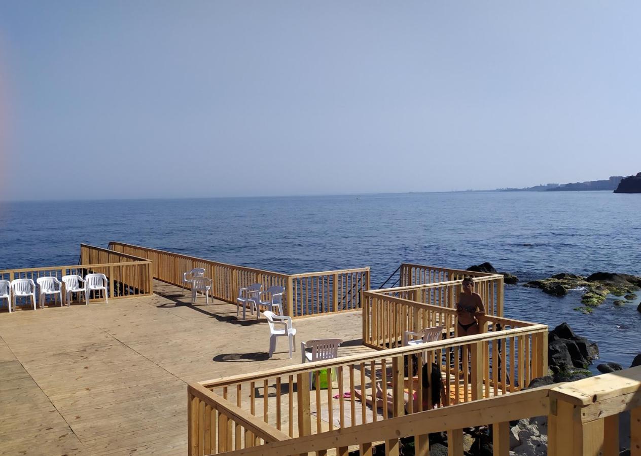 Nero Basalto Azzurro Mare Bed and Breakfast Aci Castello Exteriör bild