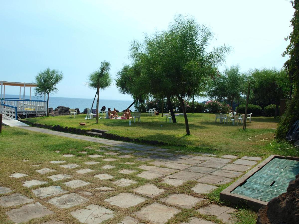 Nero Basalto Azzurro Mare Bed and Breakfast Aci Castello Exteriör bild